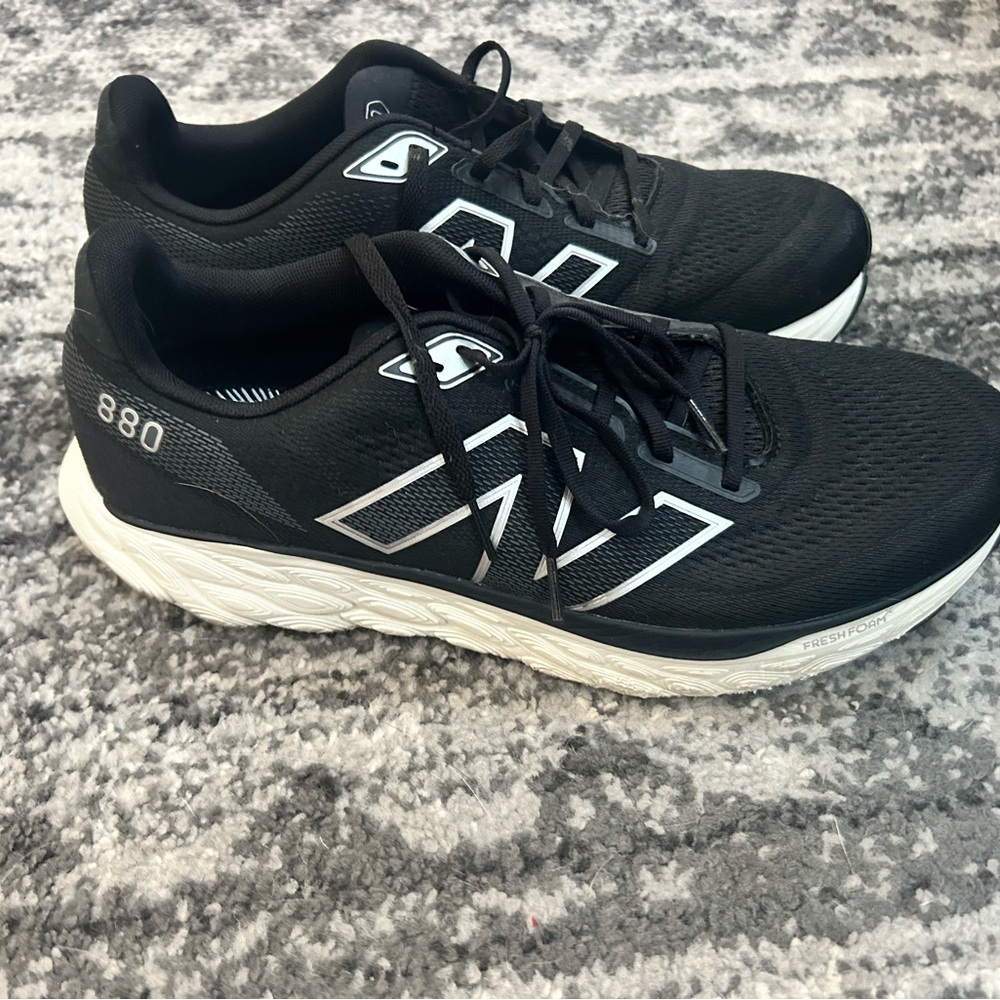 New Balance 880a Black and White Athletic Shoes
